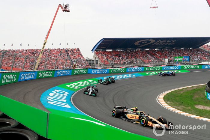 Lando Norris, McLaren MCL36, George Russell, Mercedes W13, Lance Stroll, Aston Martin AMR22