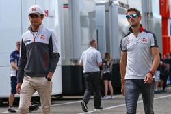 Esteban Gutierrez, Haas F1 Team con Romain Grosjean, Haas F1 Team