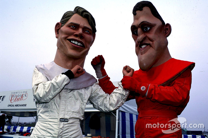 Des costumes à l'effigie de Mika Hakkinen, McLaren, et Michael Schumacher, Ferrari