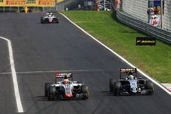 Esteban Gutierrez, Haas F1 Team VF-16 en Sergio Perez, Sahara Force India F1 VJM09
