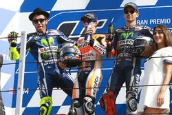 Podium: racewinnaar Dani Pedrosa, Repsol Honda Team, tweede plaats Valentino Rossi, Yamaha Factory R