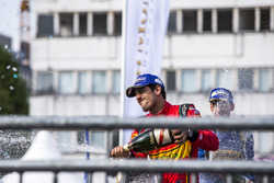 Terzo posto, Lucas di Grassi, ABT Schaeffler Audi Sport, festeggia sul podio