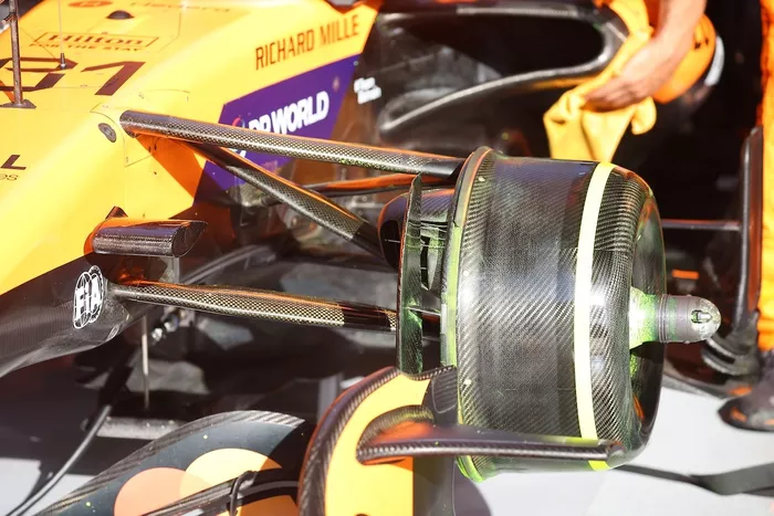 ماكلارين MCL40، التفاصيل الفنية