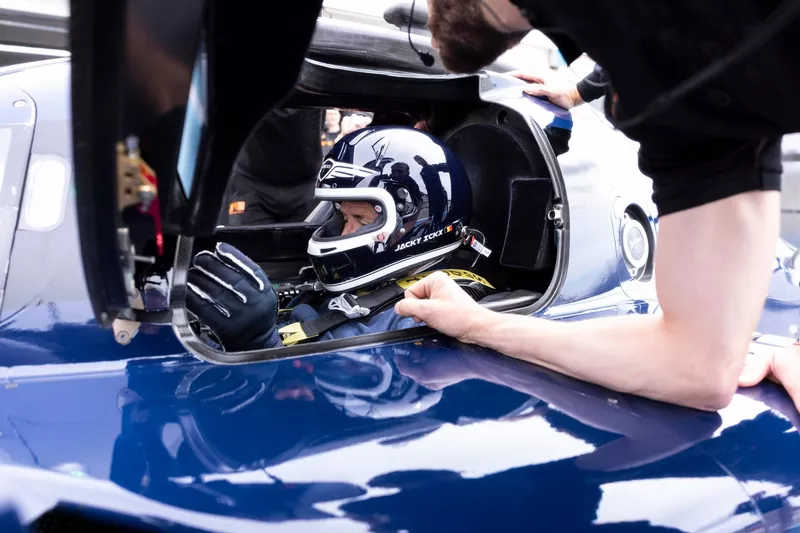 Jacky Ickx, Genesis Magma Racing