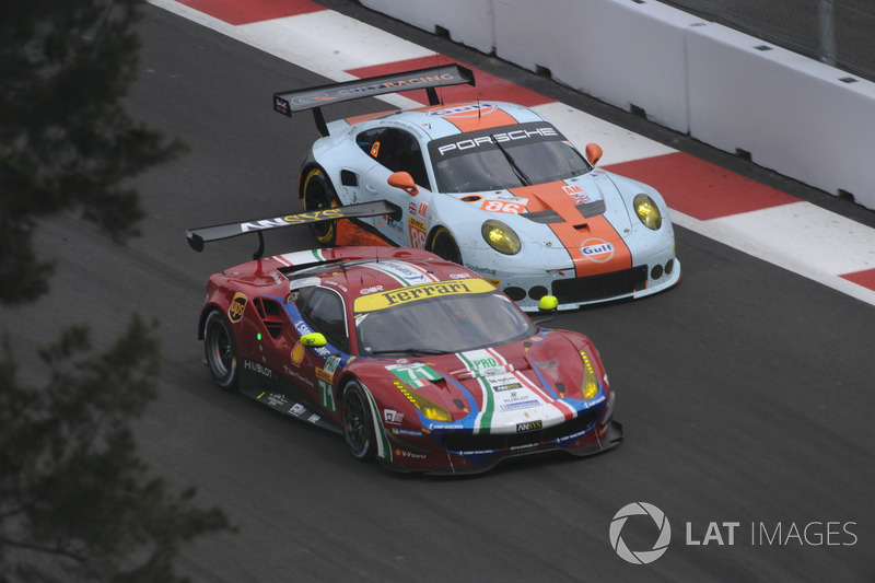 #71 AF Corse Ferrari 488 GTE: Davide Rigon, Sam Bird, #86 Gulf Racing Porsche 911 RSR: Michael Wainwright, Ben Barker, Nick Foster