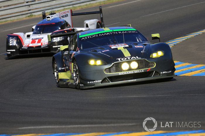 46°: #98 Aston Martin Racing Aston Martin Vantage: Paul Dalla Lana, Pedro Lamy, Mathias Lauda