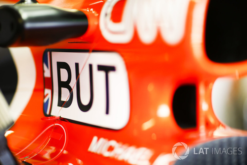 Прізвище Дженсона Баттона на McLaren MCL32