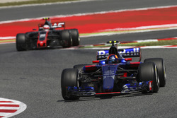 Карлос Сайнс-мол., Scuderia Toro Rosso STR12, Кевін Магнуссен, Haas F1 Team VF-17