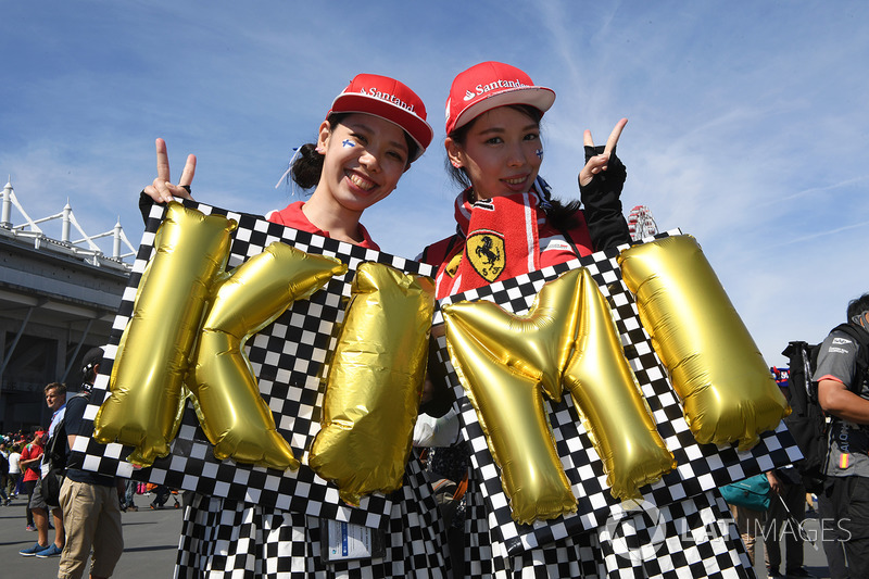Kimi Raikkonen, Ferrari fans and banner