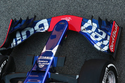 Scuderia Toro Rosso STR12 front wing detail