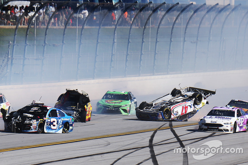 Big One: Crash mit Chase Elliott, Hendrick Motorsports, Chevrolet; A.J. Allmendinger, JTG Daugherty 