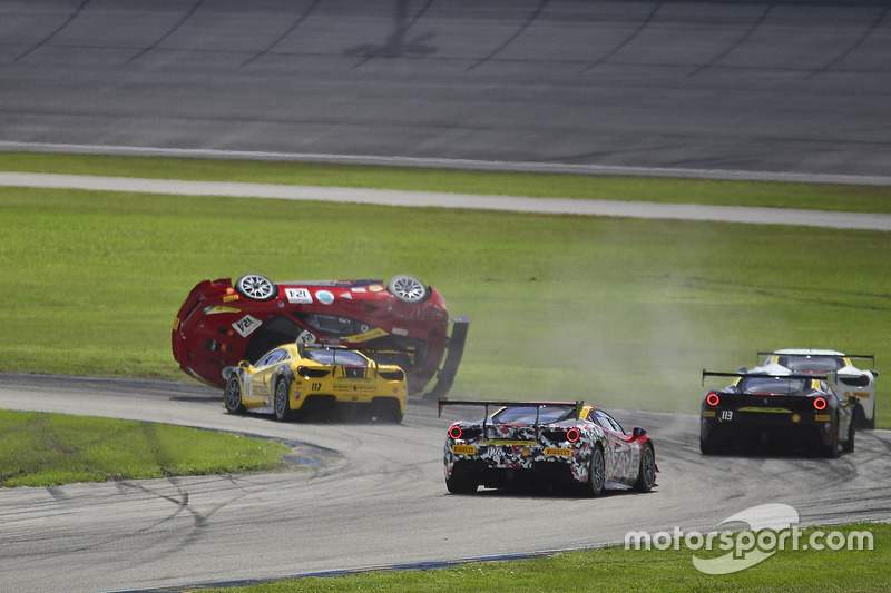 Unfall: #124 Ferrari of Long Island Ferrari 488 Challenge: Jerome Jacalone