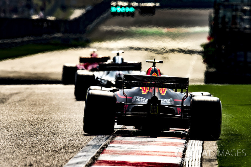 35 коло. Пілоти Red Bull готові їх атакувати на більш свіжих шинах