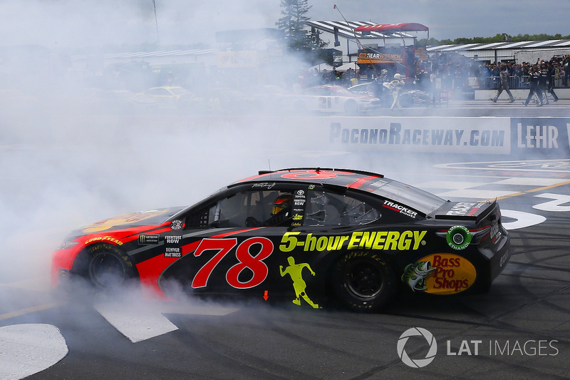 Yarış galibi Martin Truex Jr., Furniture Row Racing, Toyota Camry Bass Pro Shops/5-hour ENERGY