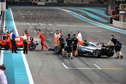 Sebastian Vettel, Ferrari SF70H ve Lewis Hamilton, Mercedes-Benz F1 W08
