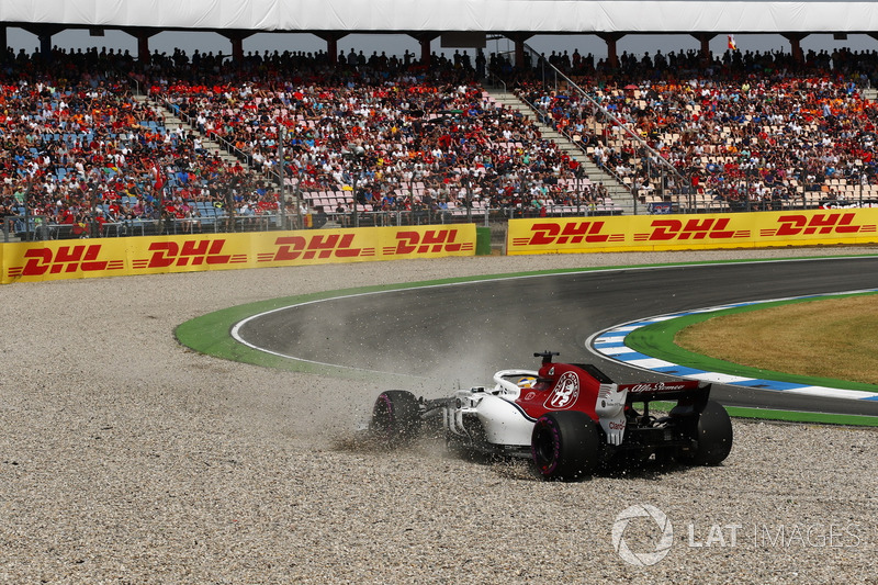 Marcus Ericsson, Sauber C37 Ferrari, spins into a gravel trap