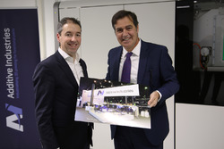 Daan Kersten, CEO, Additive Industries ve Pascal Picci, CEO, Sauber Holding AG