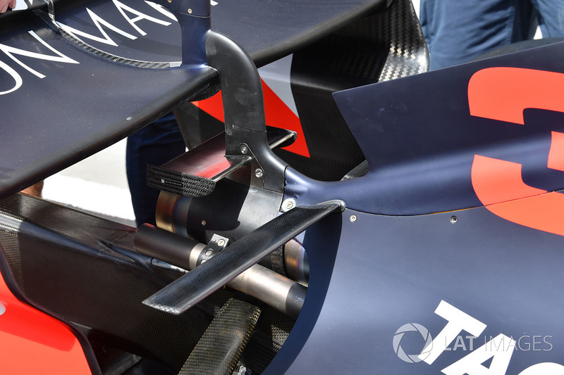 Red Bull Racing RB14. hátsó szárny, részlet
