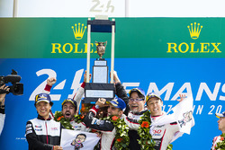 Подіум: Себастьян Буемі, Казукі Накадзіма, Фернандо Алонсо, Toyota Gazoo Racing