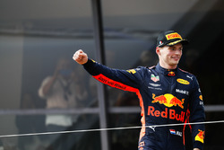 Max Verstappen, Red Bull Racing, deuxième position, arrive sur le podium