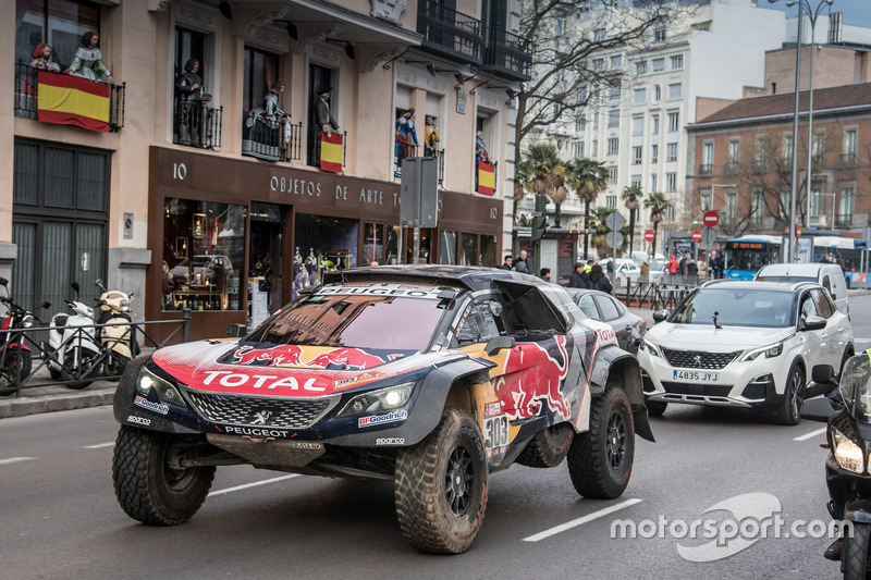 Карлос Сайнс, Лукас Крус, Peugeot Sport на улицах Мадрида