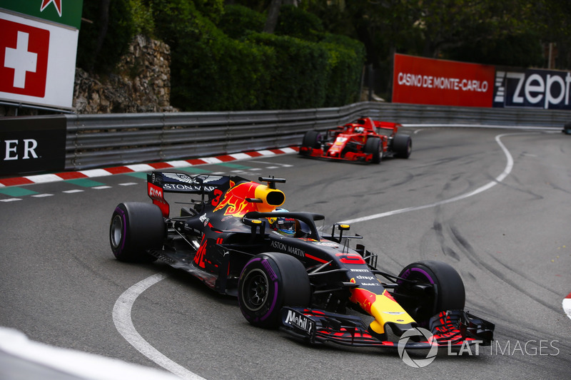 Sebastian Vettel terminou em segundo mesmo com Daniel Ricciardo visivelmente com problemas mecânicos. O alemão simplesmente não conseguiu fazer o ataque pela liderança.