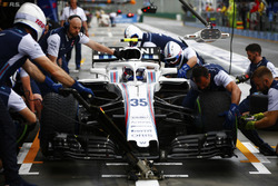Sergey Sirotkin, Williams FW41 Mercedes, s'arrête au stand