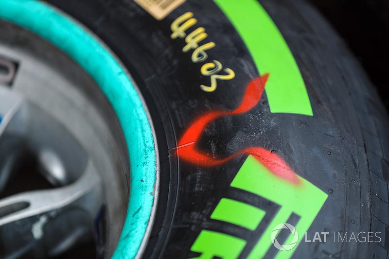 El detalle de Pirelli de Lewis Hamilton, Mercedes-Benz F1 W08