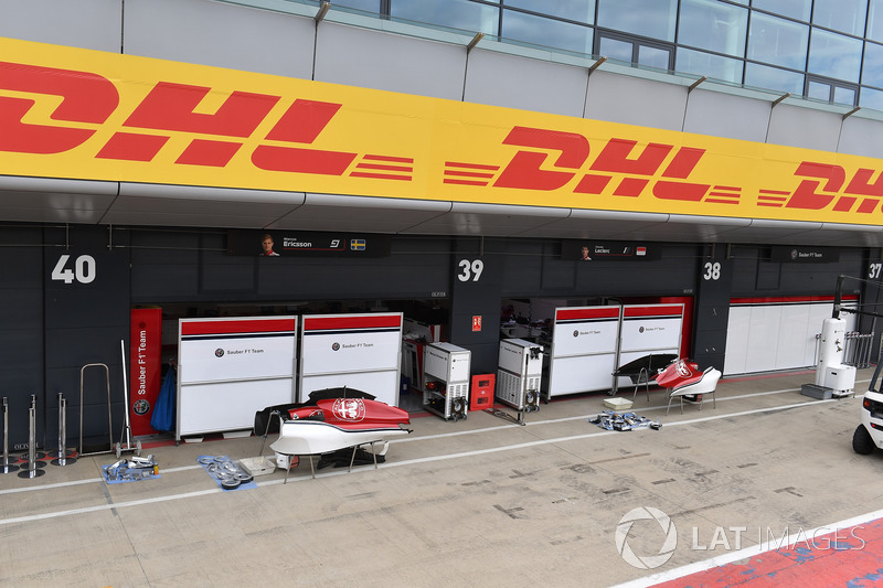 Paravento fuori dal garage Sauber