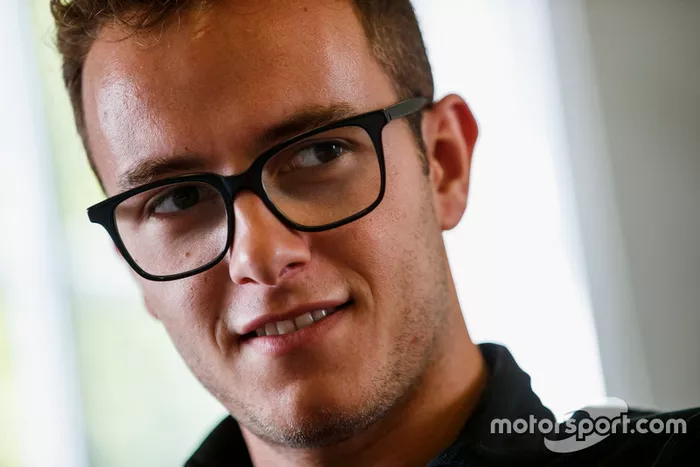 Anthoine Hubert nació el 22 de septiembre de 1996 en Lyon, Francia. 