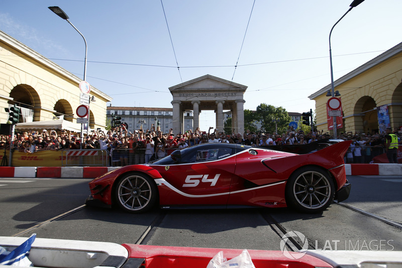 Автомобиль Ferrari FXX-K