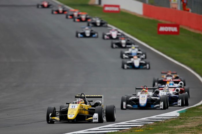 El 2018 de Sacha Fenestraz en imágenes: