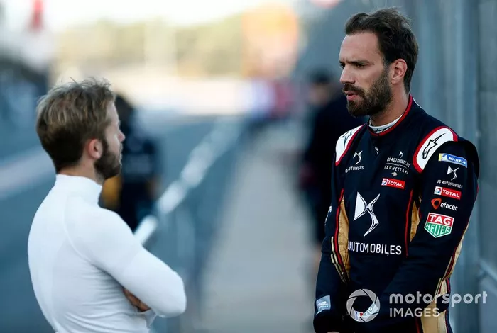 Jean-Eric Vergne, DS TECHEETAH chats with Sam Bird, Envision Virgin Racing in the pit lane
