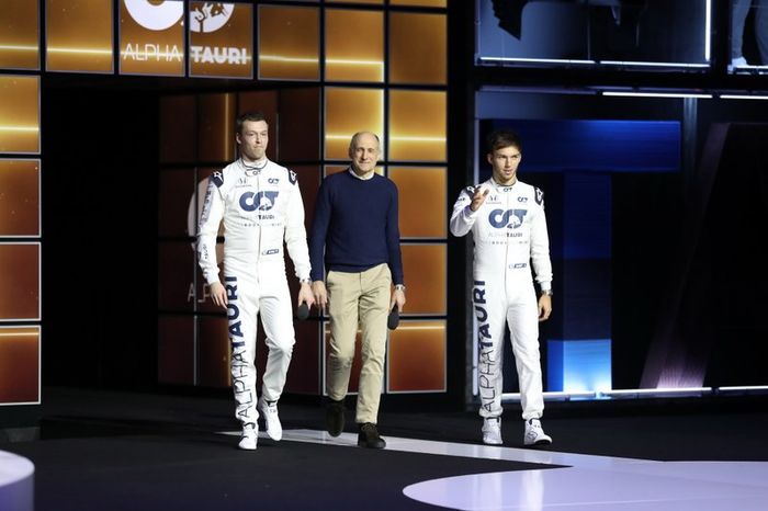 Daniil Kvyat, AlphaTauri, Franz Tost, Team Principal Scuderia AlphaTauri, Pierre Gasly, AlphaTauri