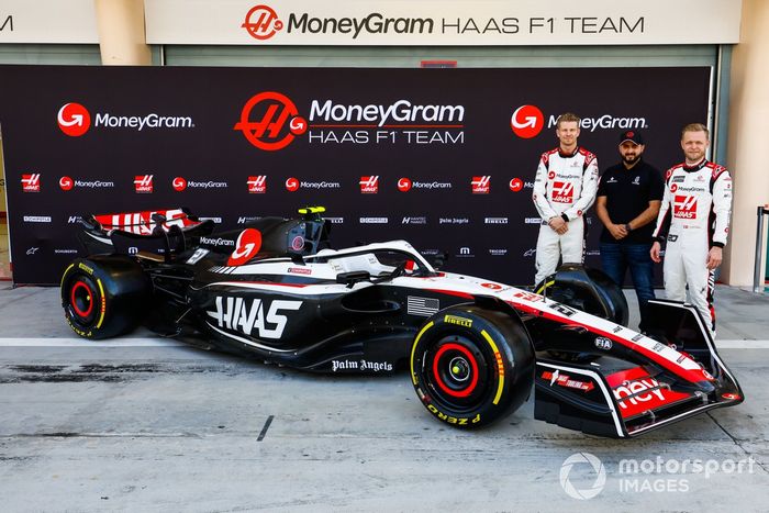 Kevin Magnussen, Haas F1 Team, Nico Hulkenberg, Haas F1 Team, revelando el nuevo Haas VF-23