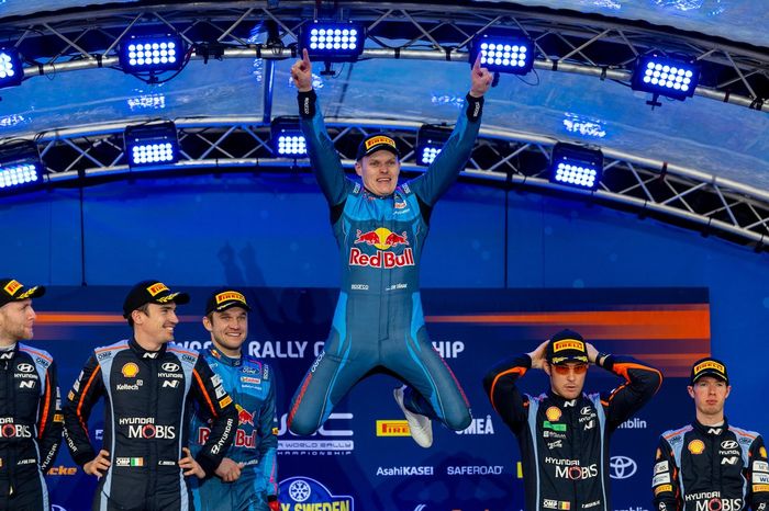 Podio: Ganadores Ott Tänak, Martin Järveoja, M-Sport Ford World Rally Team Ford Puma Rally1, segundos Craig Breen, James Fulton, Hyundai World Rally Team Hyundai i20 N Rally1, terceros Thierry Neuville, Martijn Wydaeghe, Hyundai World Rally Team Hyundai i20 N Rally1