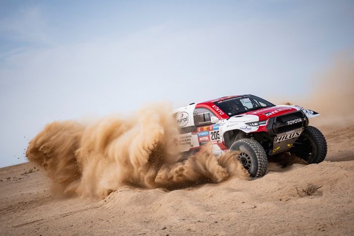 #205 Toyota Gazoo Racing Toyota: Giniel De Villiers, Dennis Murphy