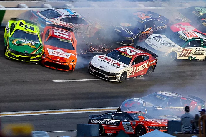 Austin Cindric, Team Penske Ford, Denny Hamlin, Joe Gibbs Racing Toyota, Josh Berry, Wood Brothers Racing Ford, Ross Chastain, Trackhouse Racing Chevrolet, Joey Logano, Team Penske Ford, Ryan Preece, Roush Fenway Keselowski Racing Ford, Brad Keselowski, R