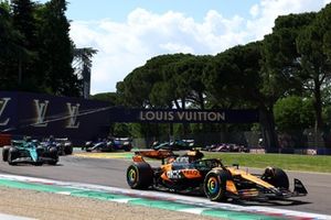 Lando Norris, McLaren, Fernando Alonso, Aston Martin Racing, Carlos Sainz, Williams