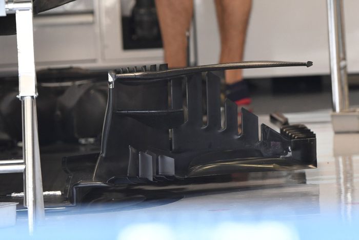 Detalle del suelo y del bargeboard del AlphaTauri AT02