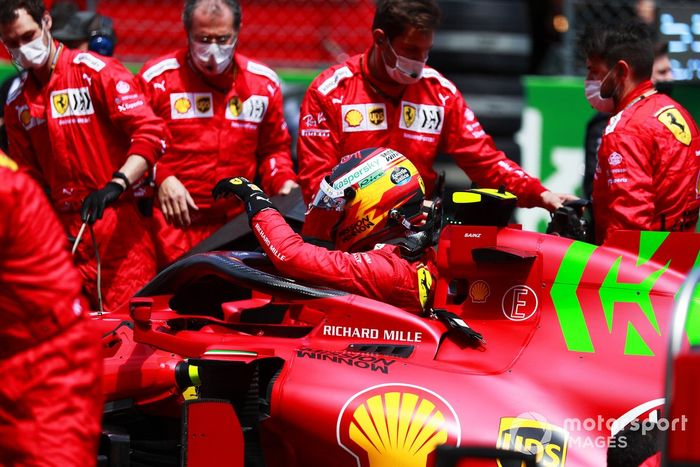 Carlos Sainz Jr., Ferrari SF21