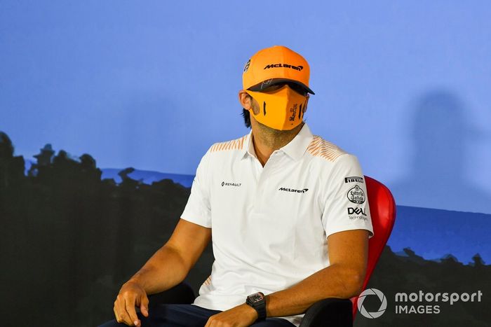 Carlos Sainz Jr., McLaren en la conferencia de prensa 