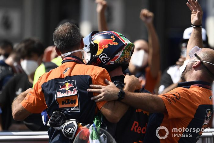 Ganador de la carrera Brad Binder, Red Bull KTM Factory Racing