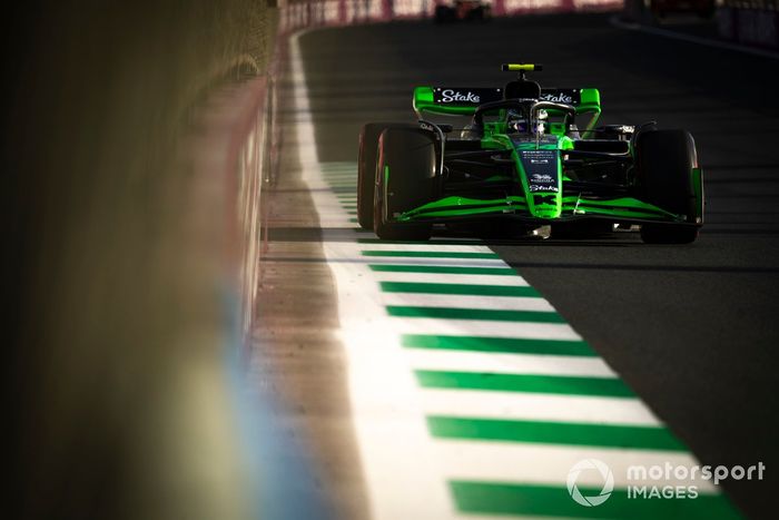Zhou Guanyu, Stake F1 Team Kick Sauber C44