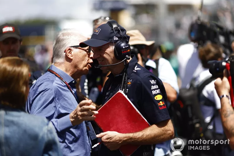 Adrian Newey, directeur de la technologie, Red Bull Racing, Piero Ferrari, vice-président, Ferrari
