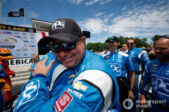Josef Newgarden, Team Penske Chevrolet, podio, celebración del equipo