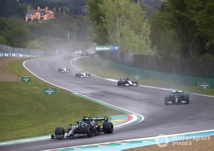 Lance Stroll, Aston Martin AMR21, Valtteri Bottas, Mercedes W12, George Russell, Williams FW43B, e Kimi Raikkonen, Alfa Romeo Racing C41