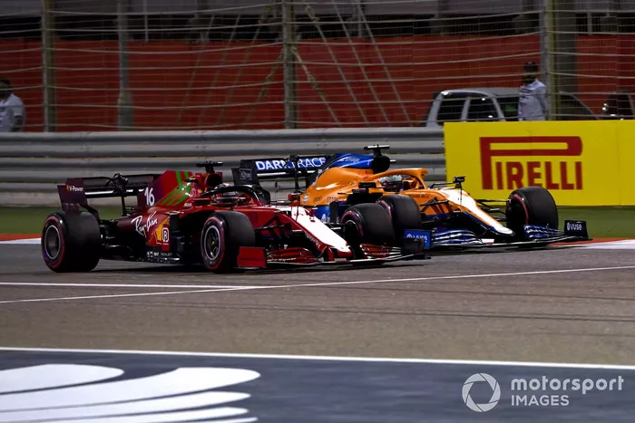 Charles Leclerc, Ferrari SF21, Daniel Ricciardo, McLaren MCL35M