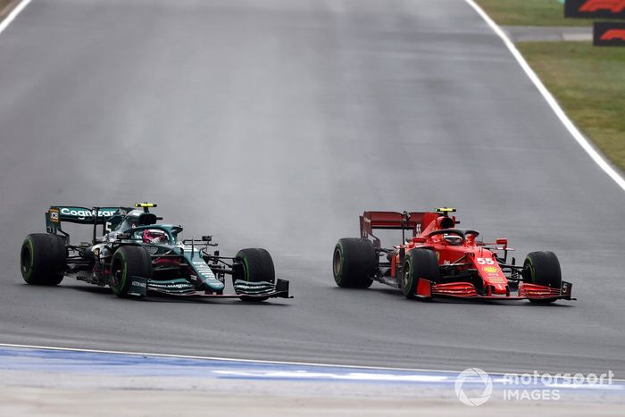 Carlos Sainz Jr., Ferrari SF21, Sebastian Vettel, Aston Martin AMR21