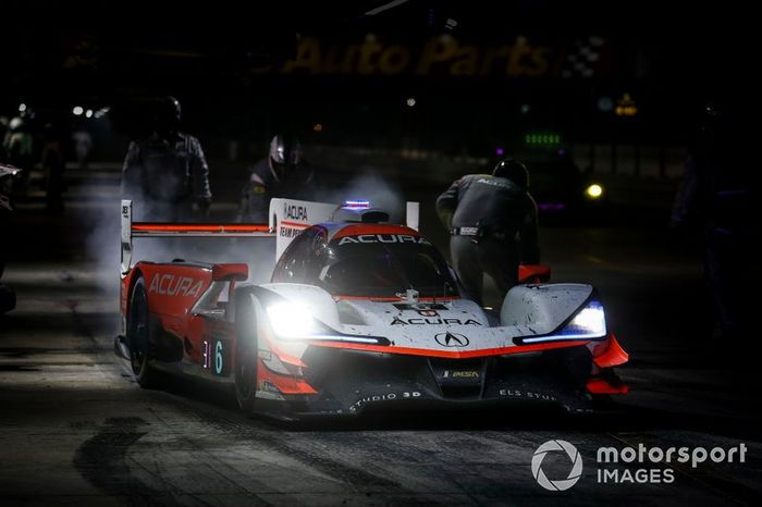 #6 Acura Team Penske Acura DPi, DPi: Juan Pablo Montoya, Dane Cameron, Simon Pagenaud, pit stop